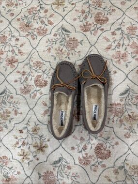 Minnetonka Gray Suede Moccasin Slippers with Brown Bow